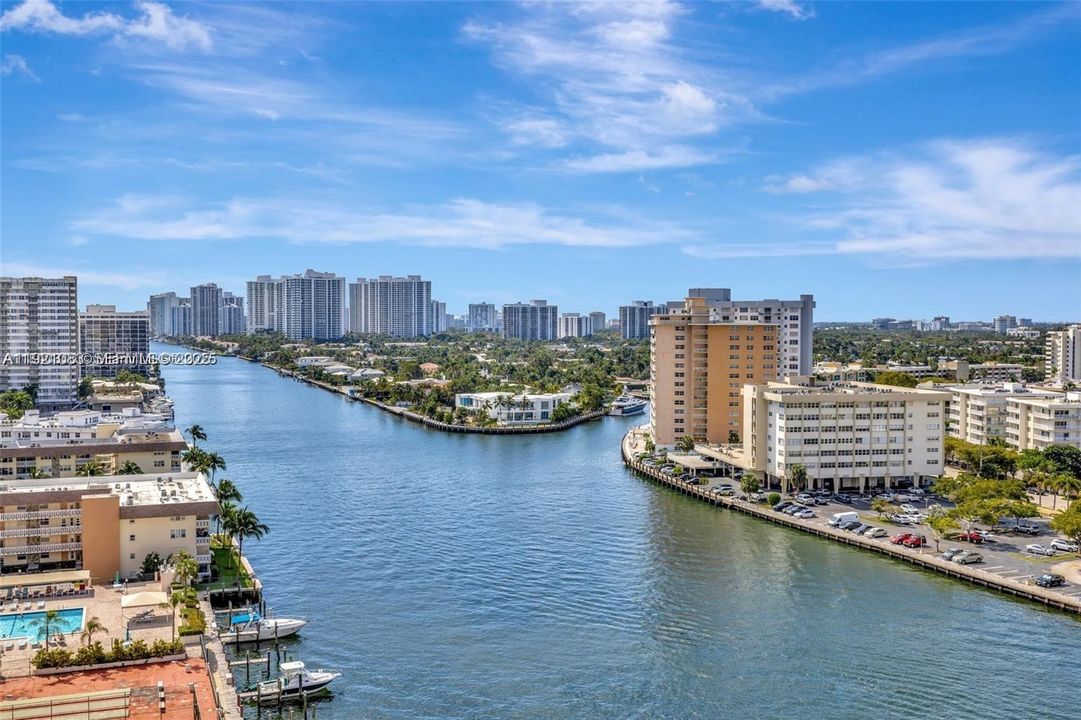 For Sale: $279,000 (2 beds, 2 baths, 1100 Square Feet)