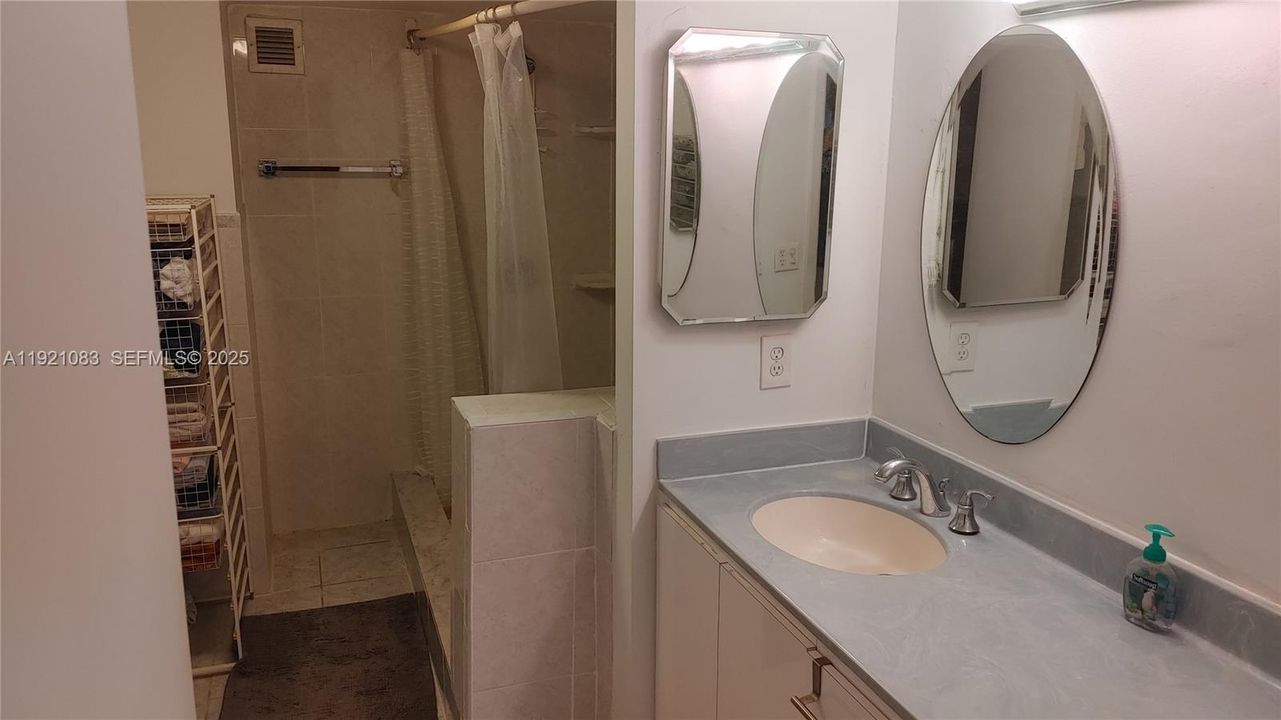 For Sale: $279,000 (2 beds, 2 baths, 1100 Square Feet)