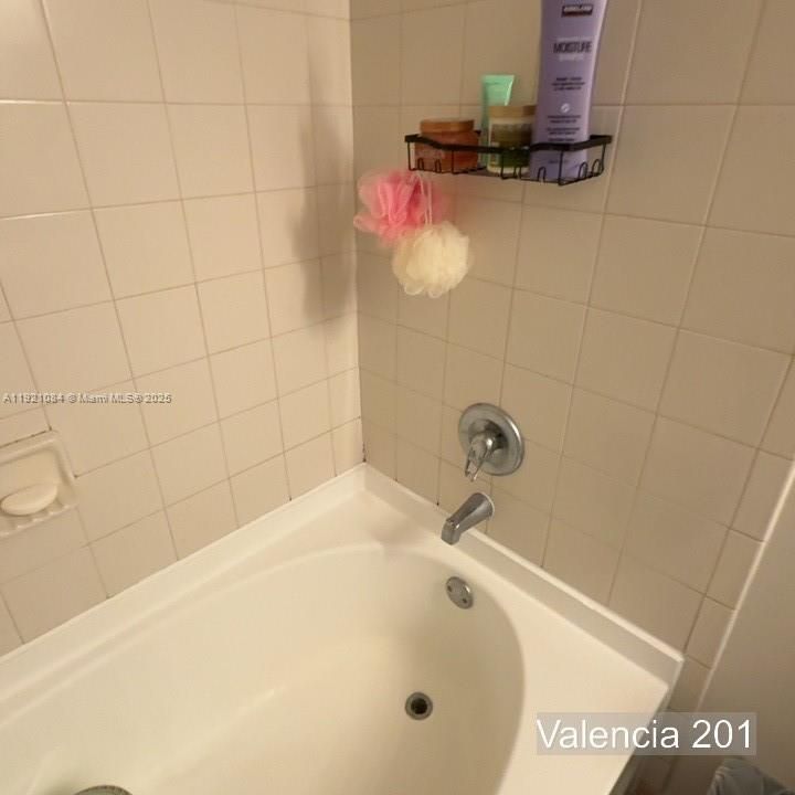 For Sale: $390,000 (2 beds, 2 baths, 1010 Square Feet)