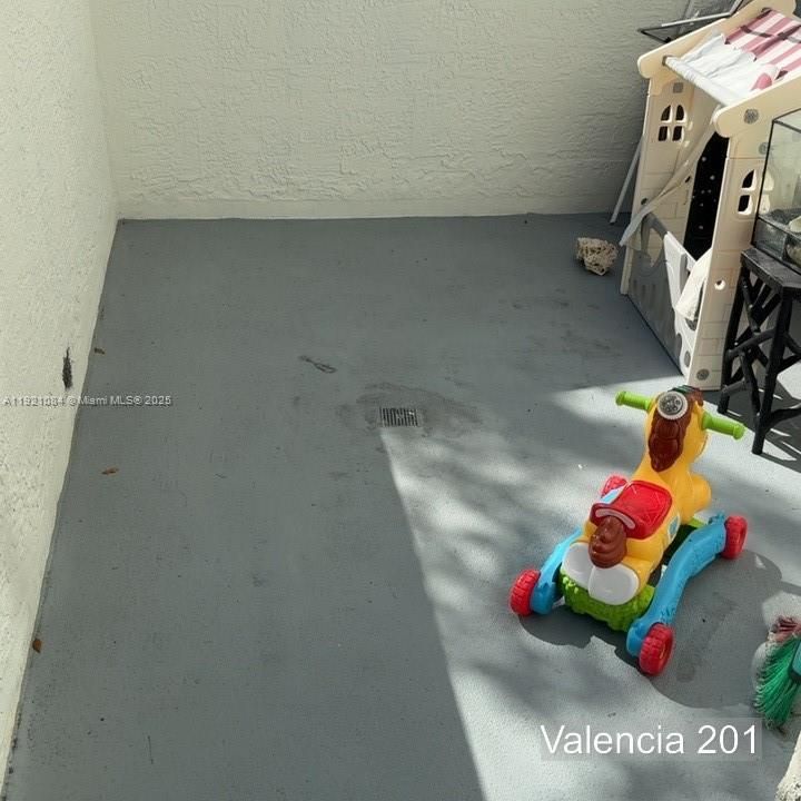 Unique unit. Extended terrace.