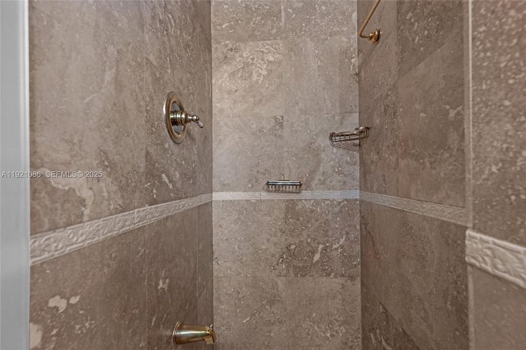 В аренду: $3,990 (3 спален, 2 ванн, 1620 Квадратных фут)