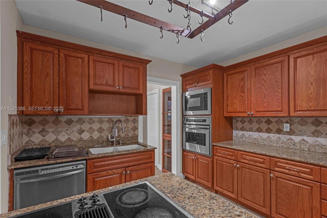 В аренду: $3,990 (3 спален, 2 ванн, 1620 Квадратных фут)