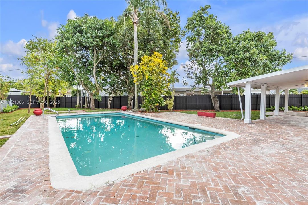 В аренду: $3,990 (3 спален, 2 ванн, 1620 Квадратных фут)