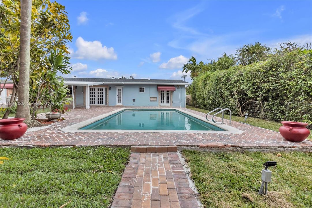 В аренду: $3,990 (3 спален, 2 ванн, 1620 Квадратных фут)