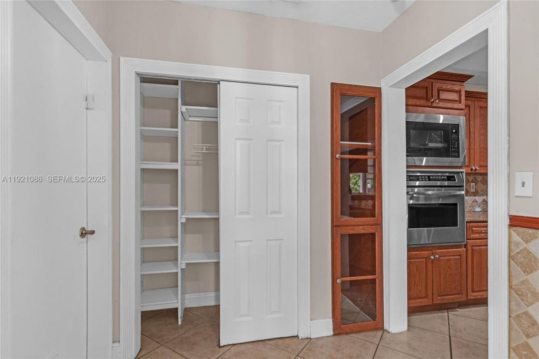 В аренду: $3,990 (3 спален, 2 ванн, 1620 Квадратных фут)