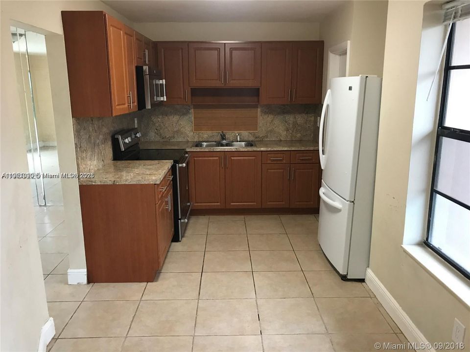 出租: $2,800 (3 贝兹, 2 浴室, 1184 平方英尺)