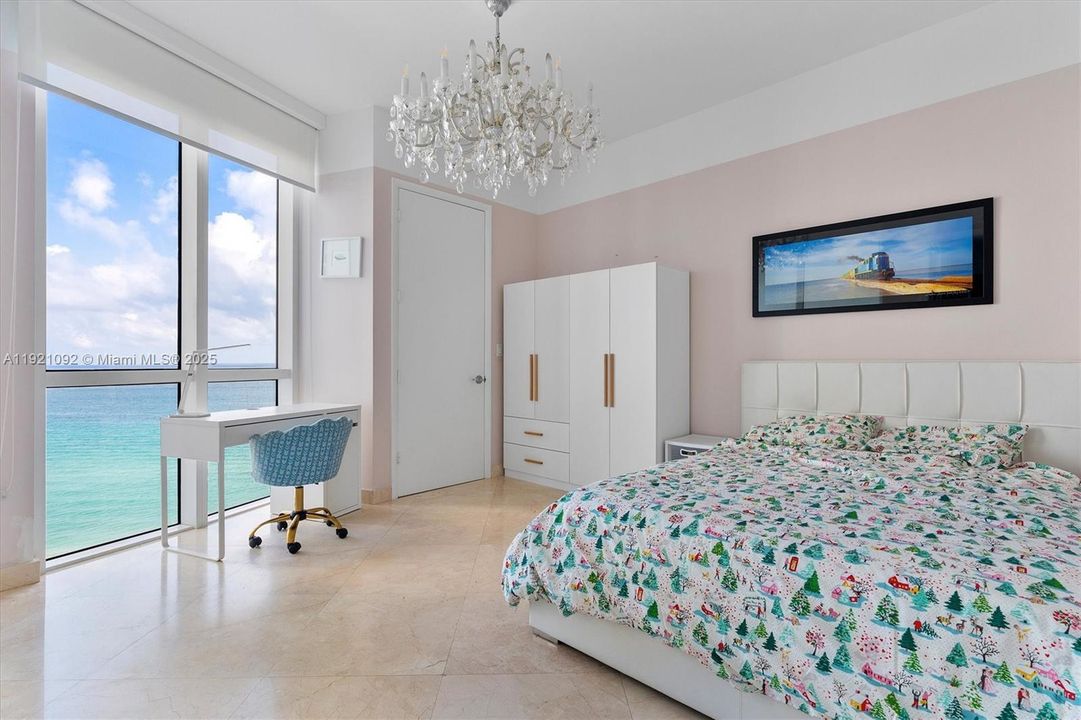 For Sale: $2,199,000 (3 beds, 3 baths, 2327 Square Feet)