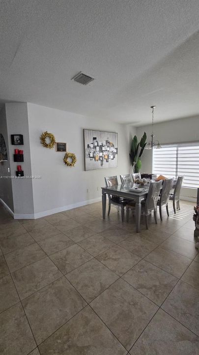 待售: $890,000 (4 贝兹, 3 浴室, 2107 平方英尺)