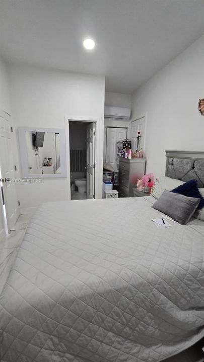 待售: $890,000 (4 贝兹, 3 浴室, 2107 平方英尺)