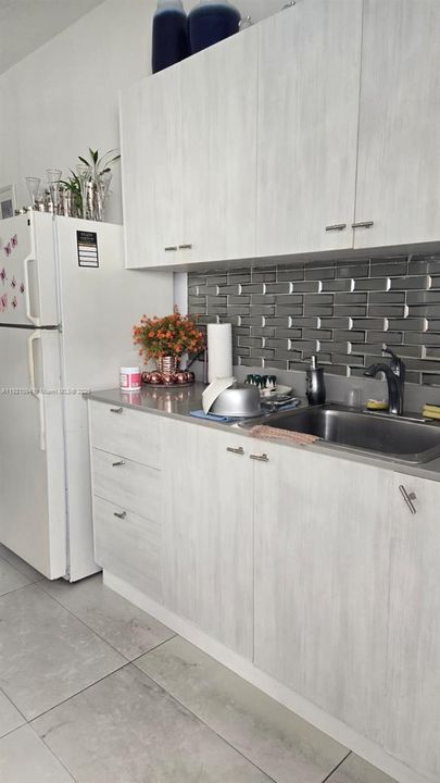 待售: $890,000 (4 贝兹, 3 浴室, 2107 平方英尺)