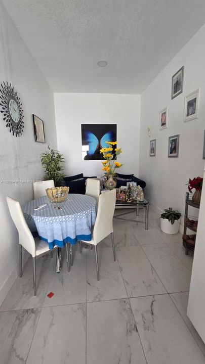 待售: $890,000 (4 贝兹, 3 浴室, 2107 平方英尺)