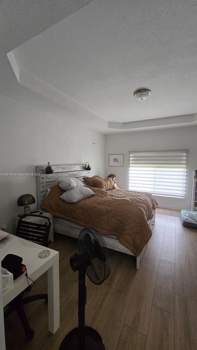 待售: $890,000 (4 贝兹, 3 浴室, 2107 平方英尺)