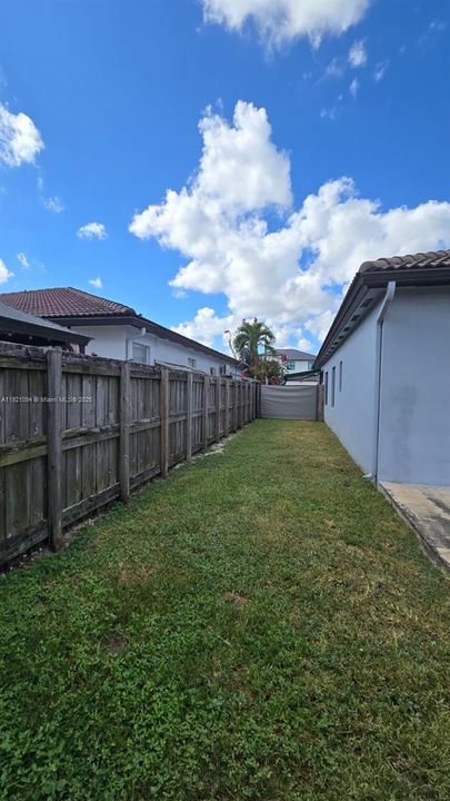 待售: $890,000 (4 贝兹, 3 浴室, 2107 平方英尺)