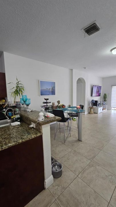 待售: $890,000 (4 贝兹, 3 浴室, 2107 平方英尺)