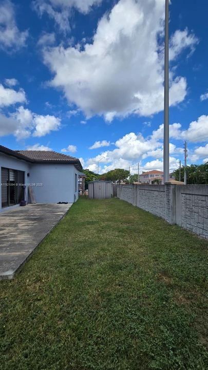 待售: $890,000 (4 贝兹, 3 浴室, 2107 平方英尺)