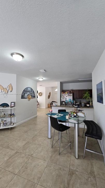 待售: $890,000 (4 贝兹, 3 浴室, 2107 平方英尺)