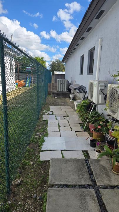 待售: $890,000 (4 贝兹, 3 浴室, 2107 平方英尺)