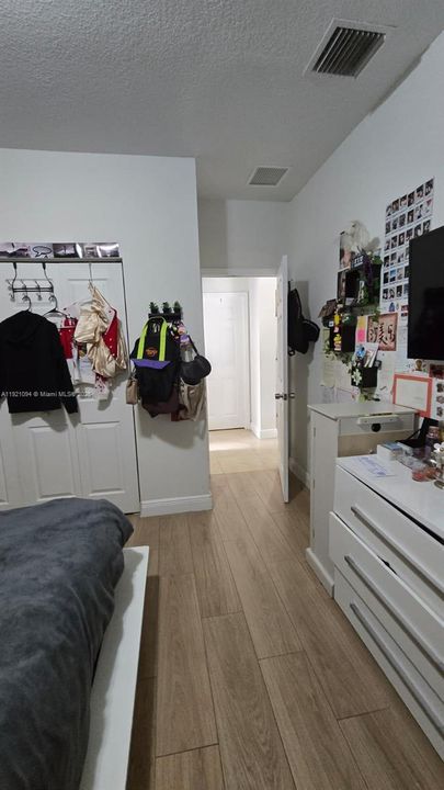 待售: $890,000 (4 贝兹, 3 浴室, 2107 平方英尺)