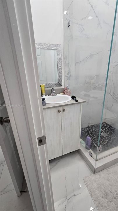 待售: $890,000 (4 贝兹, 3 浴室, 2107 平方英尺)