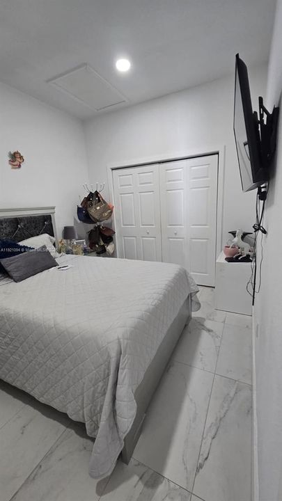 待售: $890,000 (4 贝兹, 3 浴室, 2107 平方英尺)