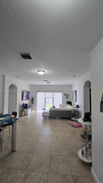 待售: $890,000 (4 贝兹, 3 浴室, 2107 平方英尺)