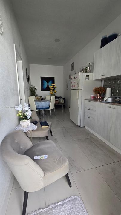 待售: $890,000 (4 贝兹, 3 浴室, 2107 平方英尺)