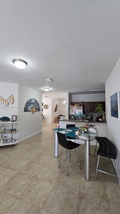 待售: $890,000 (4 贝兹, 3 浴室, 2107 平方英尺)