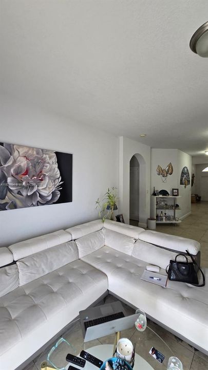 待售: $890,000 (4 贝兹, 3 浴室, 2107 平方英尺)