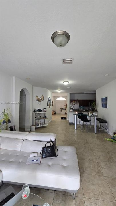 待售: $890,000 (4 贝兹, 3 浴室, 2107 平方英尺)