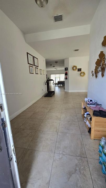 待售: $890,000 (4 贝兹, 3 浴室, 2107 平方英尺)