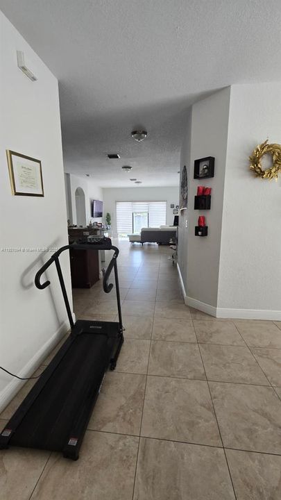 待售: $890,000 (4 贝兹, 3 浴室, 2107 平方英尺)