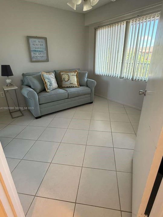 For Sale: $249,000 (2 beds, 2 baths, 1207 Square Feet)