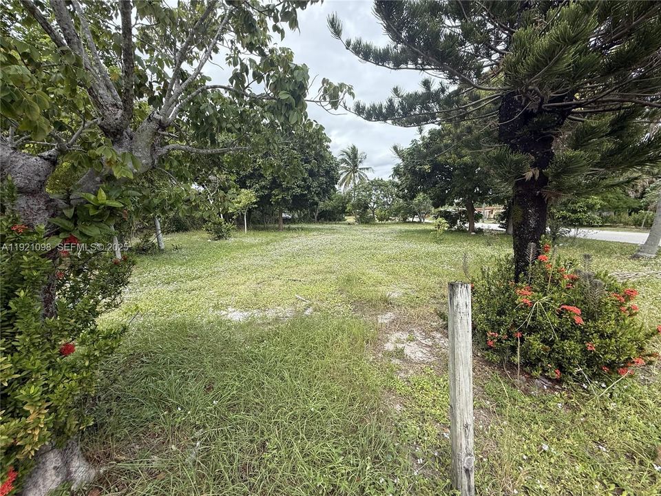 待售: $425,000 (0.27 acres)