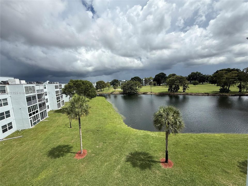 На продажу: $168,000 (2 спален, 2 ванн, 1000 Квадратных фут)