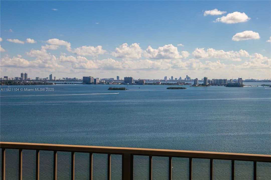 For Sale: $459,000 (2 beds, 3 baths, 1950 Square Feet)