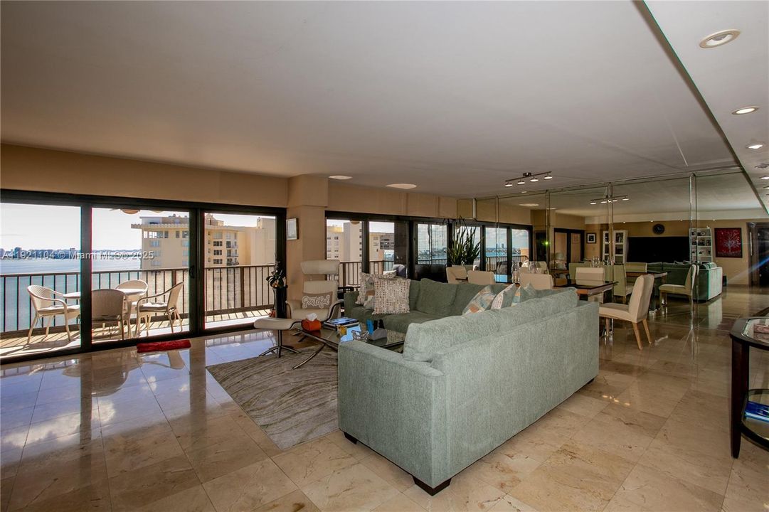 For Sale: $459,000 (2 beds, 3 baths, 1950 Square Feet)