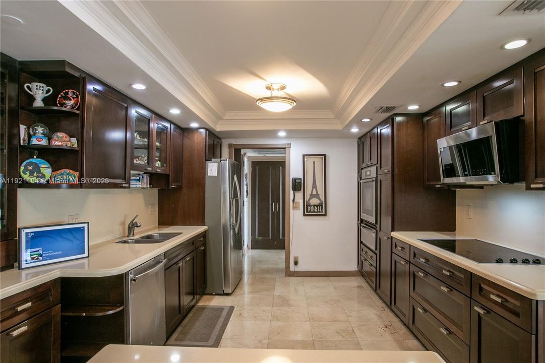 For Sale: $459,000 (2 beds, 3 baths, 1950 Square Feet)