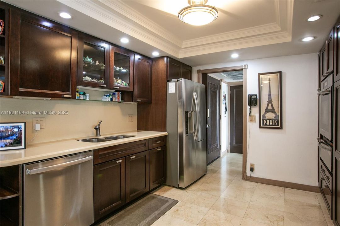 For Sale: $459,000 (2 beds, 3 baths, 1950 Square Feet)