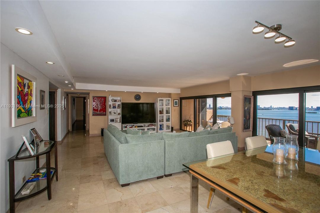 For Sale: $459,000 (2 beds, 3 baths, 1950 Square Feet)