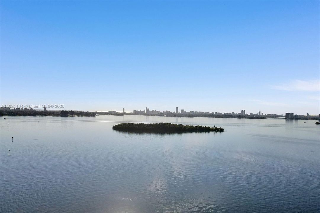 For Sale: $459,000 (2 beds, 3 baths, 1950 Square Feet)