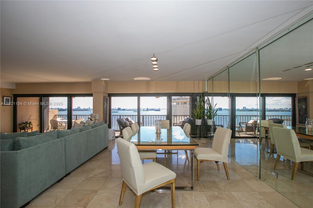 For Sale: $459,000 (2 beds, 3 baths, 1950 Square Feet)