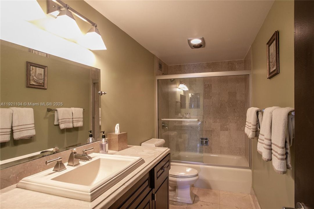 For Sale: $459,000 (2 beds, 3 baths, 1950 Square Feet)