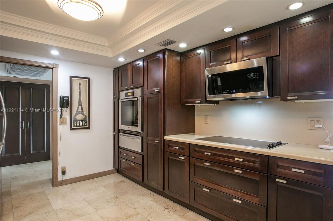 For Sale: $459,000 (2 beds, 3 baths, 1950 Square Feet)