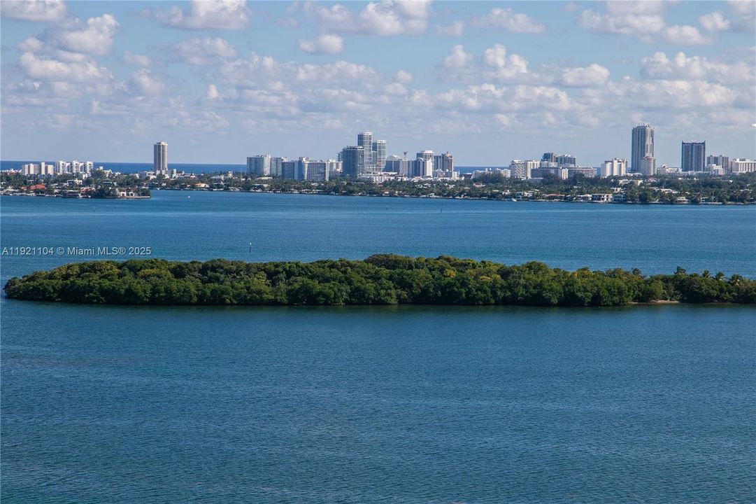 For Sale: $459,000 (2 beds, 3 baths, 1950 Square Feet)