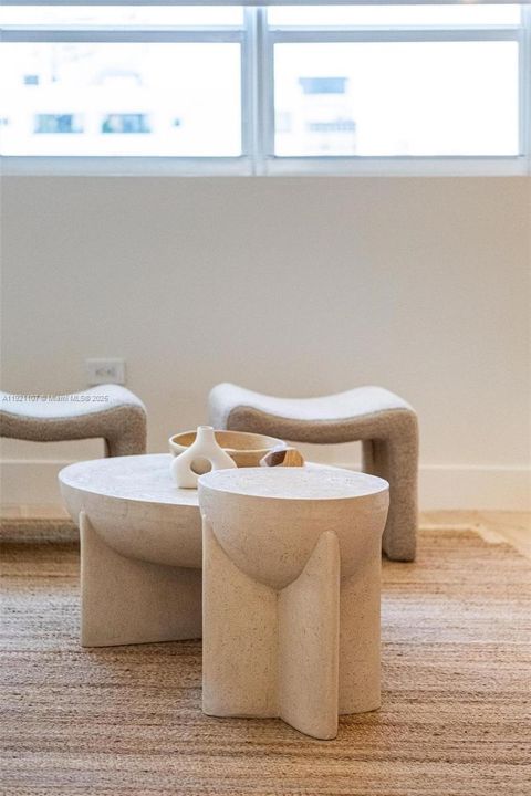 For Rent: $4,600 (2 beds, 2 baths, 940 Square Feet)