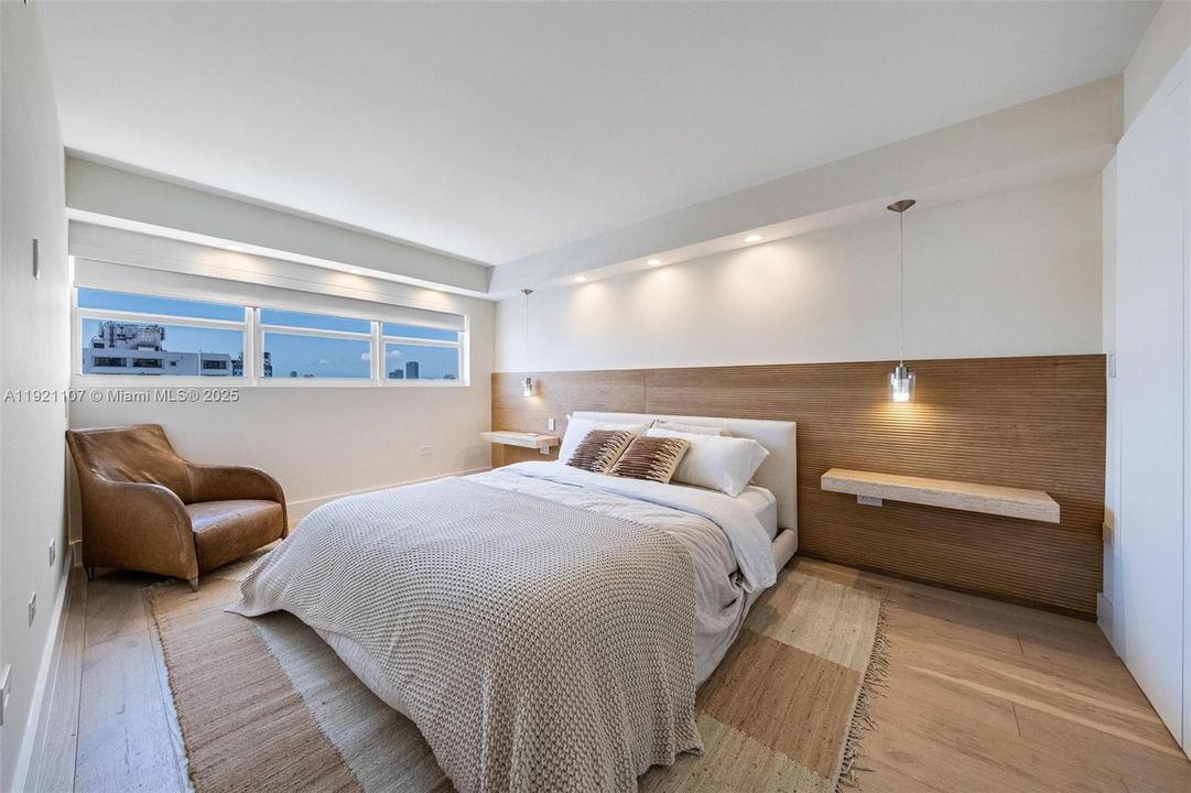 For Rent: $4,600 (2 beds, 2 baths, 940 Square Feet)