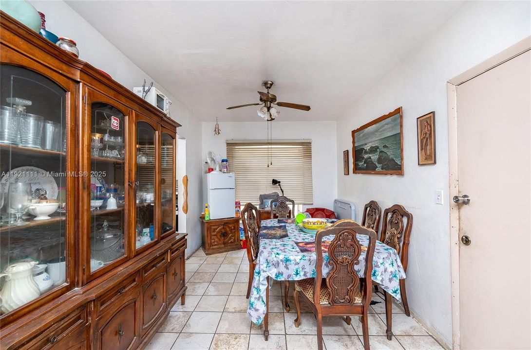 На продажу: $300,000 (2 спален, 1 ванн, 1021 Квадратных фут)