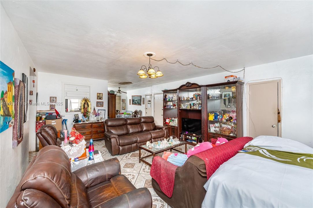 На продажу: $300,000 (2 спален, 1 ванн, 1021 Квадратных фут)