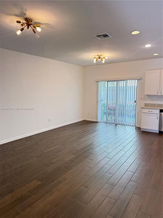 出租: $2,900 (3 贝兹, 2 浴室, 1496 平方英尺)