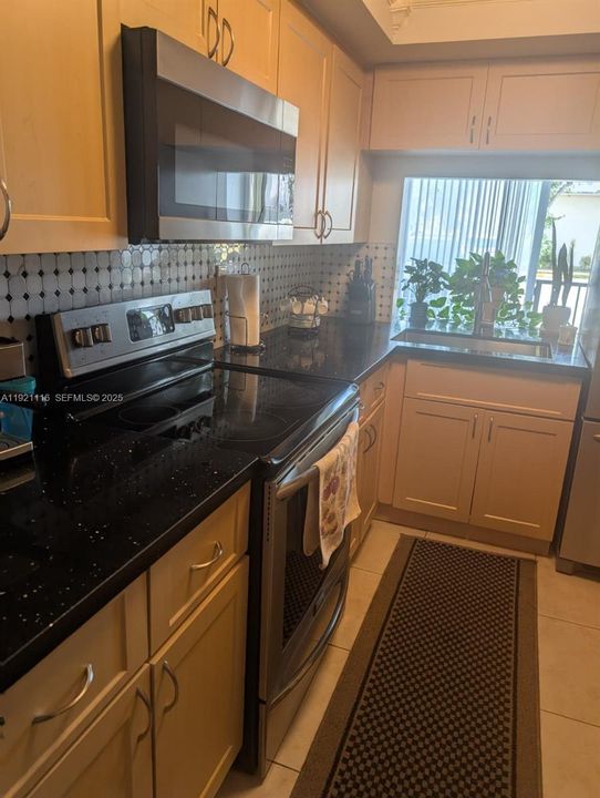 For Sale: $330,000 (3 beds, 2 baths, 1266 Square Feet)